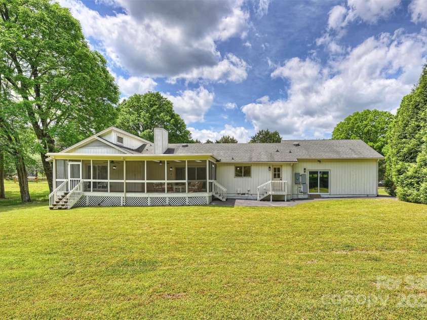 8501 Raintree Lane, Charlotte, NC 28277.  MLS# CAR4250339, YatesRealty ID 8372. 
