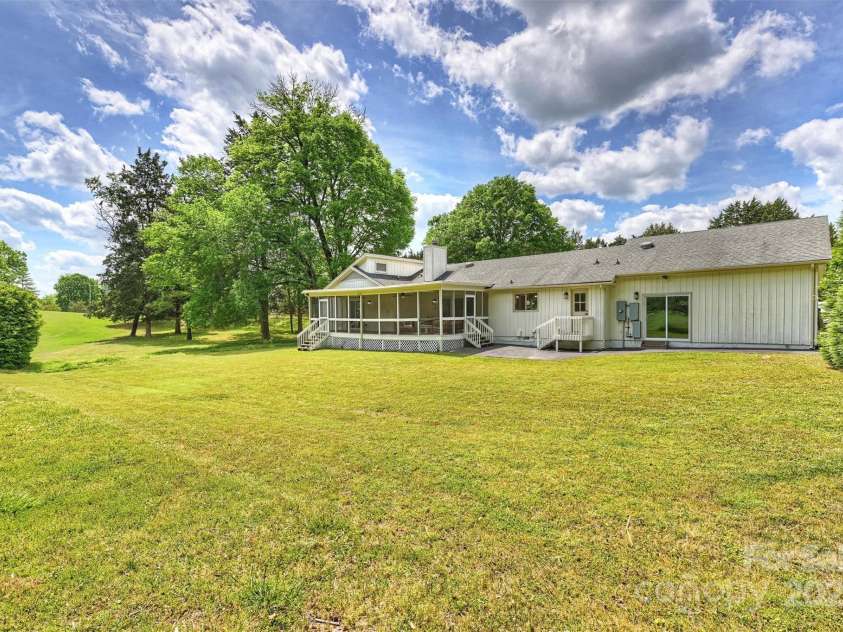 8501 Raintree Lane, Charlotte, NC 28277.  MLS# CAR4250339, YatesRealty ID 8372. 