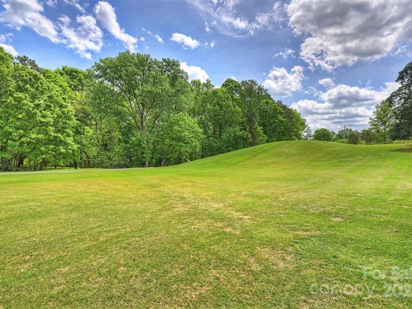 8501 Raintree Lane, Charlotte, NC 28277.  MLS# CAR4250339, YatesRealty ID 8372. 