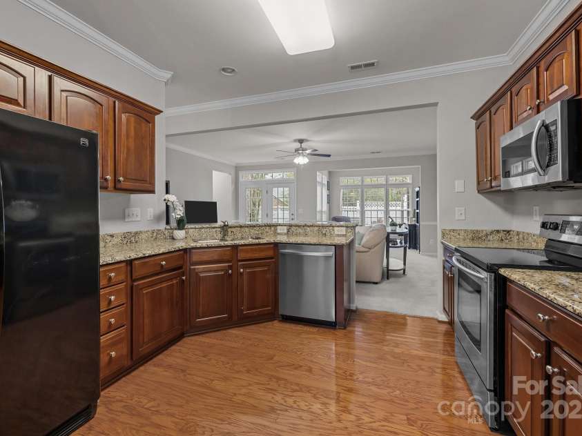 5216 Berkeley View Circle, Charlotte, NC 28277.  MLS# CAR4243138, YatesRealty ID 8374. 