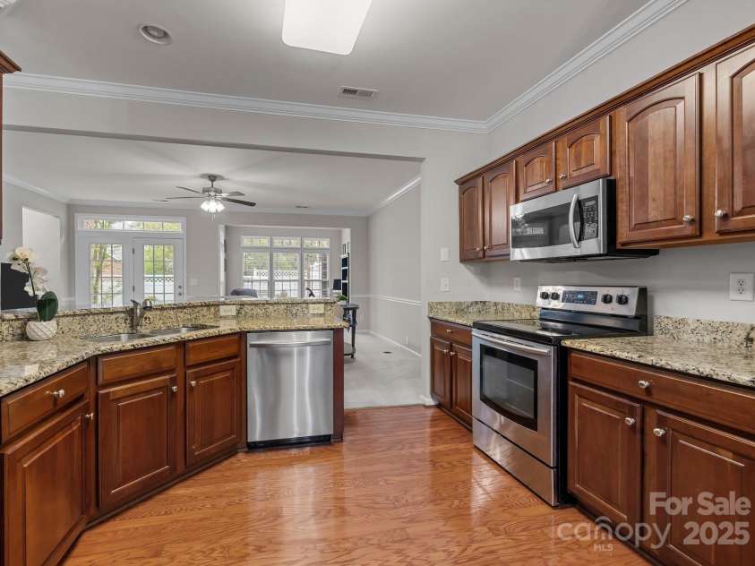 5216 Berkeley View Circle, Charlotte, NC 28277.  MLS# CAR4243138, YatesRealty ID 8374. 