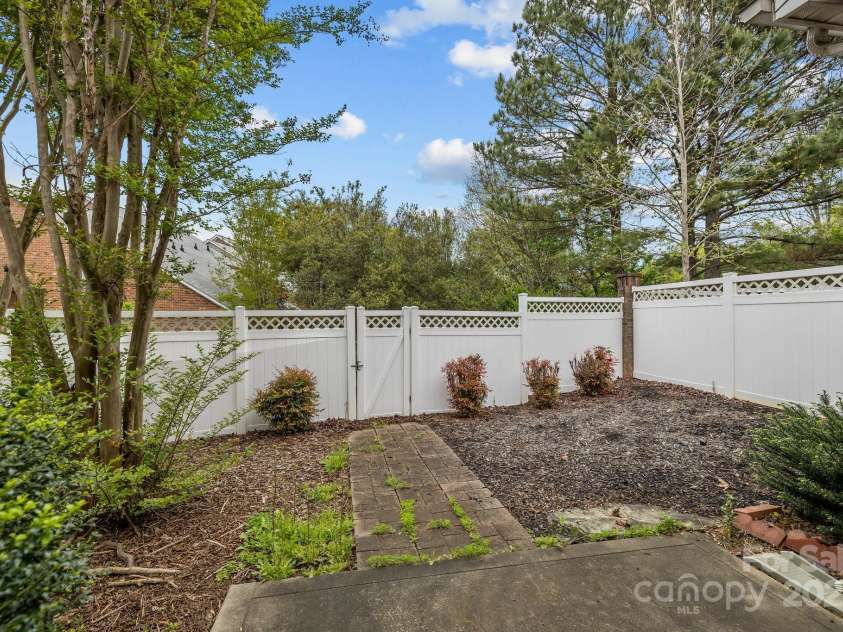 5216 Berkeley View Circle, Charlotte, NC 28277.  MLS# CAR4243138, YatesRealty ID 8374. 
