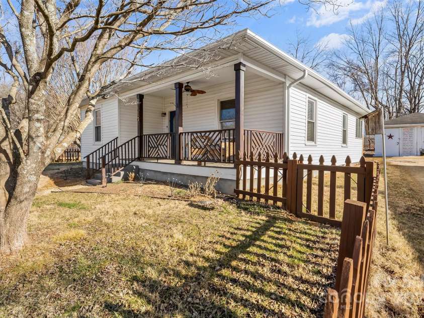 114 Edwards Avenue, Swannanoa, NC 28778.  MLS# CAR4217104, YatesRealty ID 8375. 