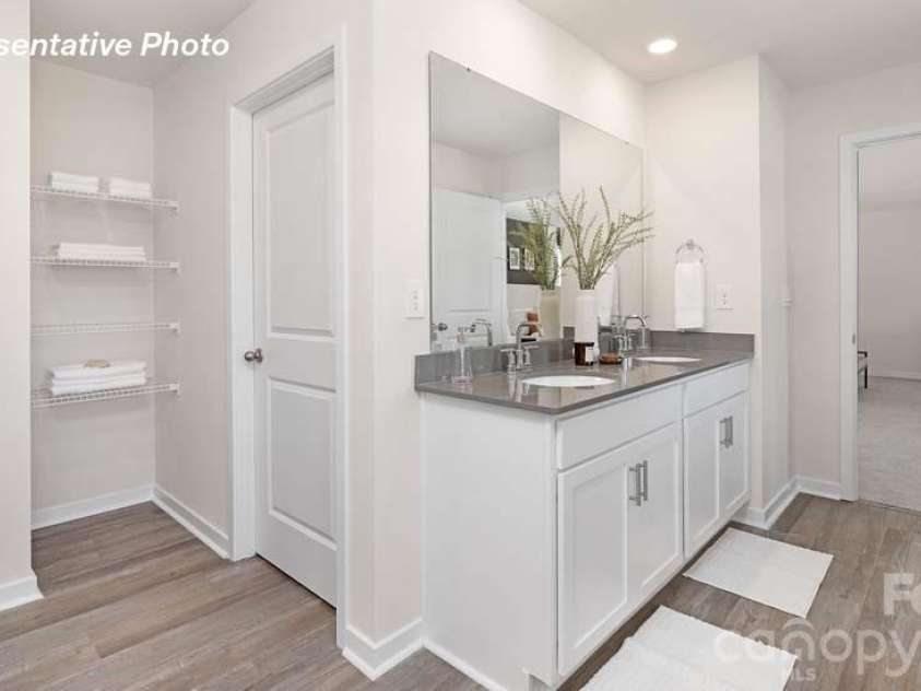 5127 Shallow Brook Drive, Charlotte, NC 28215.  MLS# CAR4365444, YatesRealty ID 8375. 