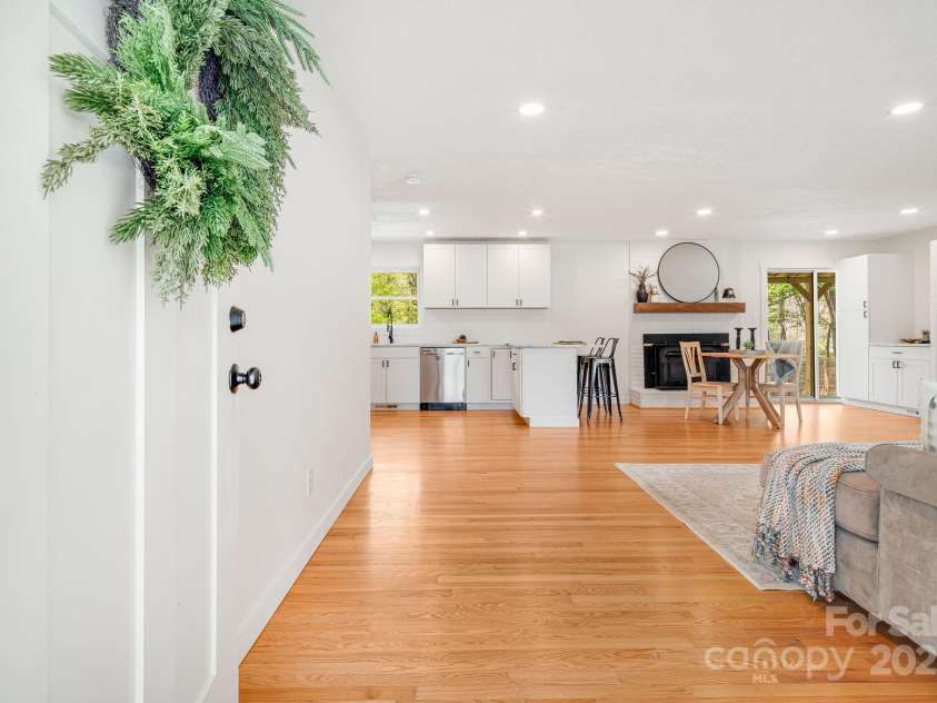 33 Haly Ho Drive, Candler, NC 28715.  MLS# CAR4248369, YatesRealty ID 8376. 