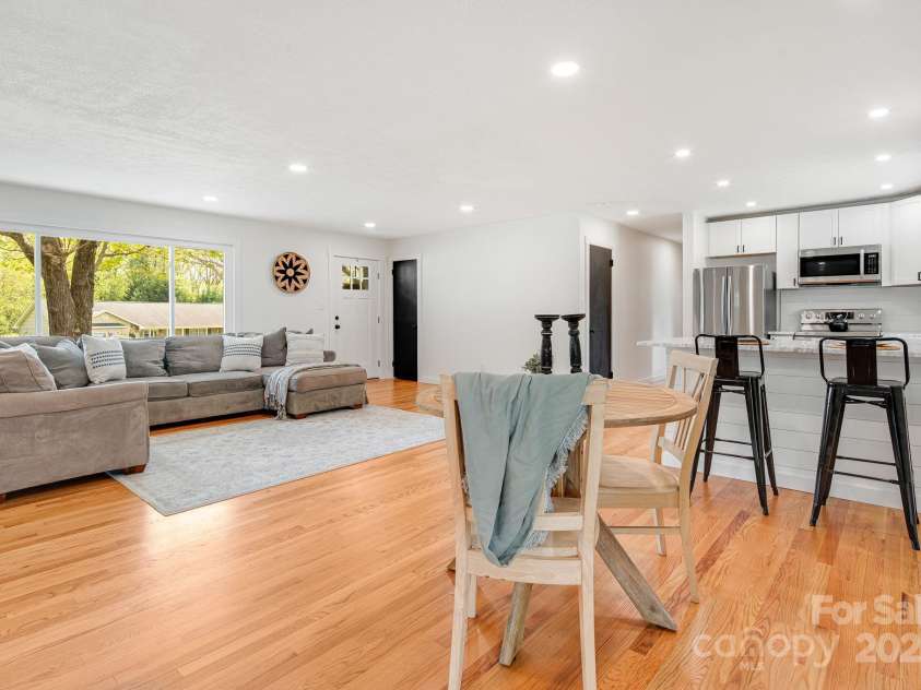 33 Haly Ho Drive, Candler, NC 28715.  MLS# CAR4248369, YatesRealty ID 8376. 