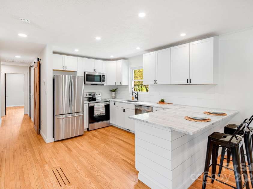 33 Haly Ho Drive, Candler, NC 28715.  MLS# CAR4248369, YatesRealty ID 8376. 