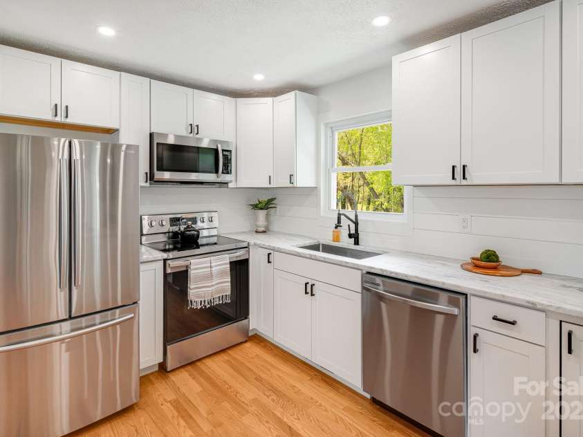 33 Haly Ho Drive, Candler, NC 28715.  MLS# CAR4248369, YatesRealty ID 8376. 