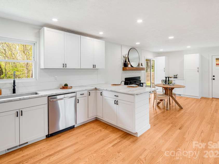 33 Haly Ho Drive, Candler, NC 28715.  MLS# CAR4248369, YatesRealty ID 8376. 