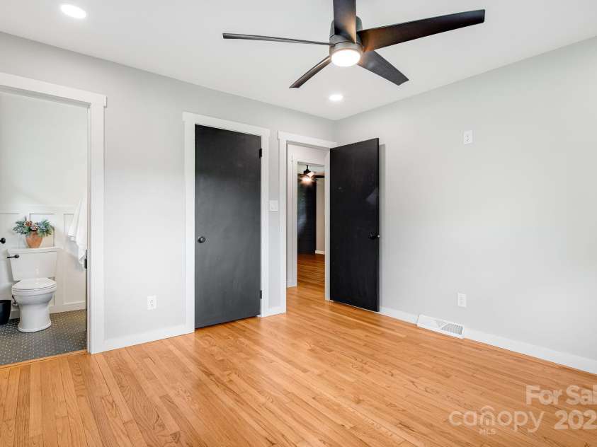 33 Haly Ho Drive, Candler, NC 28715.  MLS# CAR4248369, YatesRealty ID 8376. 