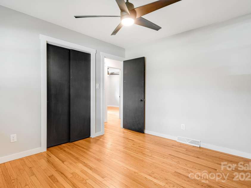 33 Haly Ho Drive, Candler, NC 28715.  MLS# CAR4248369, YatesRealty ID 8376. 