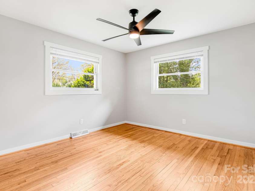 33 Haly Ho Drive, Candler, NC 28715.  MLS# CAR4248369, YatesRealty ID 8376. 