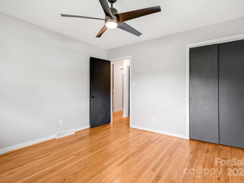 33 Haly Ho Drive, Candler, NC 28715.  MLS# CAR4248369, YatesRealty ID 8376. 