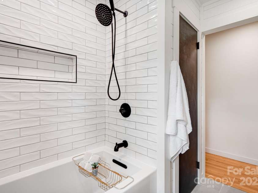 33 Haly Ho Drive, Candler, NC 28715.  MLS# CAR4248369, YatesRealty ID 8376. 