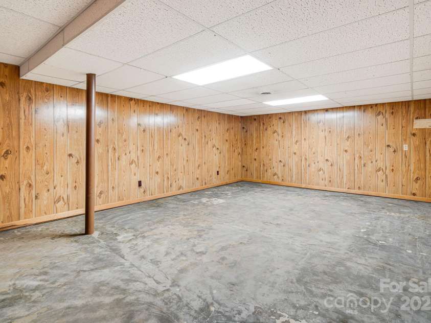 33 Haly Ho Drive, Candler, NC 28715.  MLS# CAR4248369, YatesRealty ID 8376. 