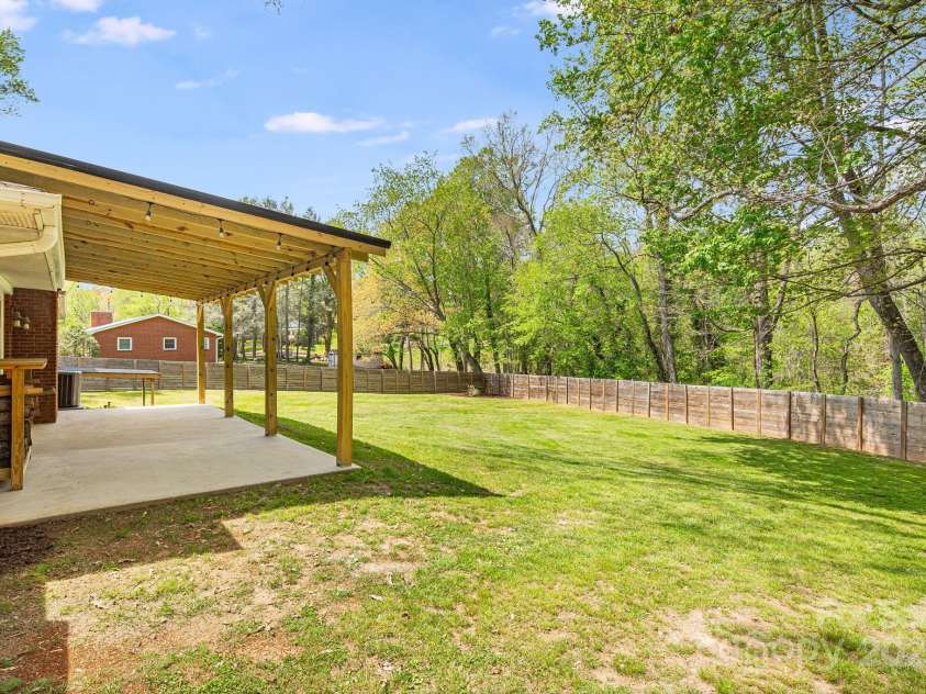33 Haly Ho Drive, Candler, NC 28715.  MLS# CAR4248369, YatesRealty ID 8376. 