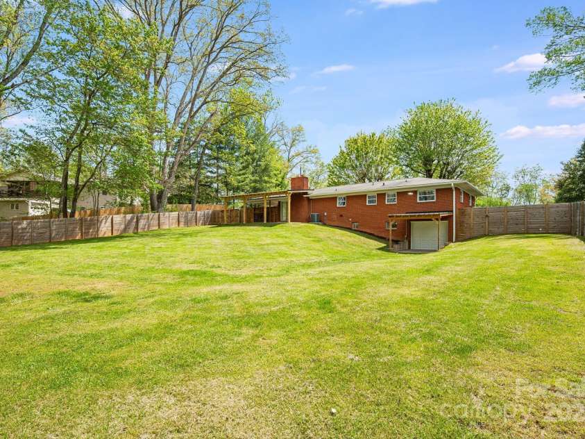 33 Haly Ho Drive, Candler, NC 28715.  MLS# CAR4248369, YatesRealty ID 8376. 