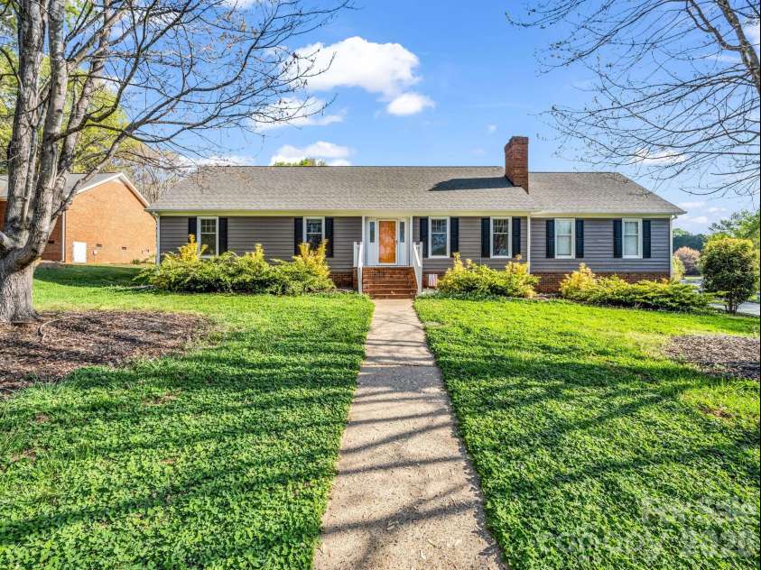 102 Knoll Court, Belmont, NC 28012.  MLS# CAR4365314, YatesRealty ID 8378. 