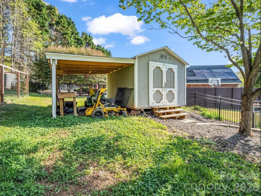 102 Knoll Court, Belmont, NC 28012.  MLS# CAR4365314, YatesRealty ID 8378. 