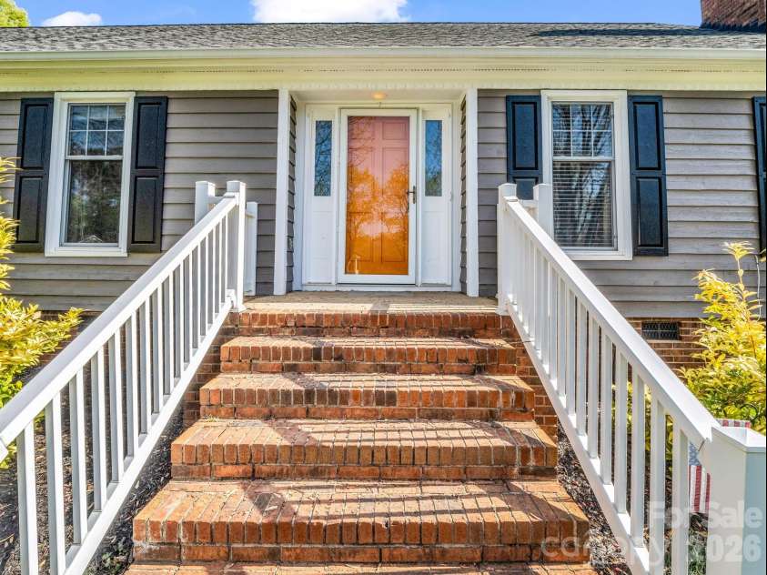 102 Knoll Court, Belmont, NC 28012.  MLS# CAR4365314, YatesRealty ID 8378. 