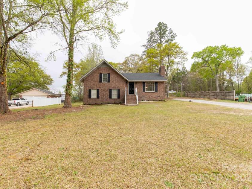 2220 Ross Cauthen Road, Lancaster, SC 29720.  MLS# CAR4239540, YatesRealty ID 8378. 
