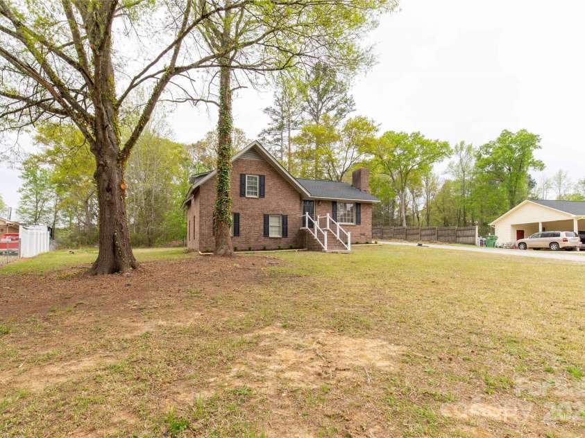 2220 Ross Cauthen Road, Lancaster, SC 29720.  MLS# CAR4239540, YatesRealty ID 8378. 