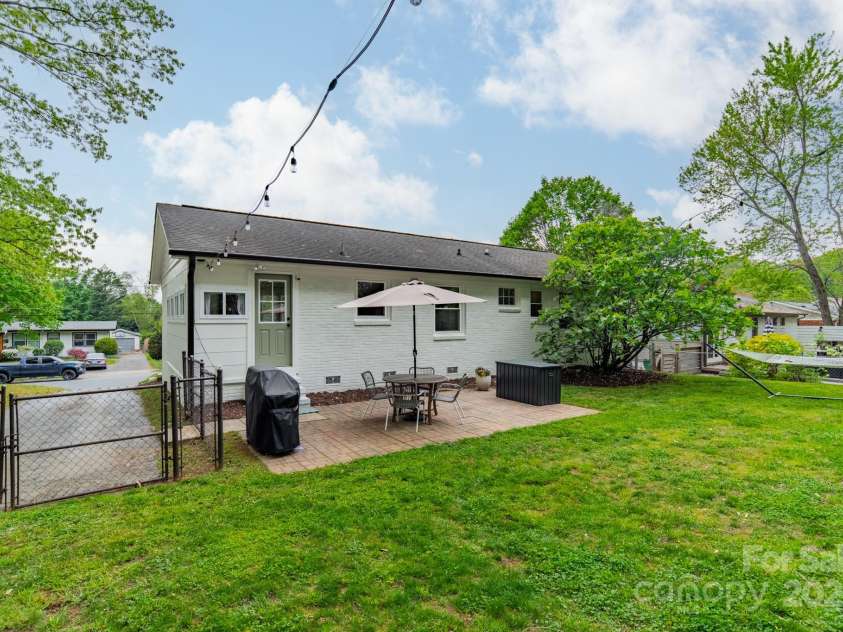 6339 Montpelier Road, Charlotte, NC 28210.  MLS# CAR4246781, YatesRealty ID 8379. 