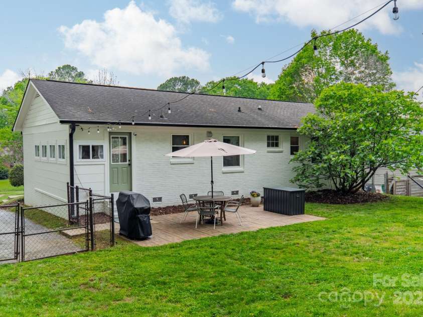 6339 Montpelier Road, Charlotte, NC 28210.  MLS# CAR4246781, YatesRealty ID 8379. 