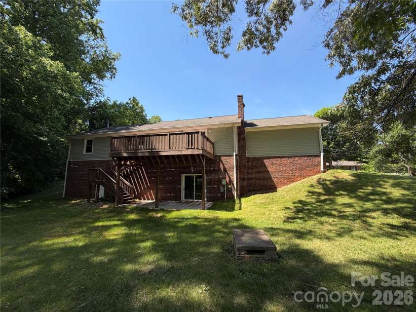 424 Holland Drive, Statesville, NC 28677.  MLS# CAR4335515, YatesRealty ID 838. Back Yard 