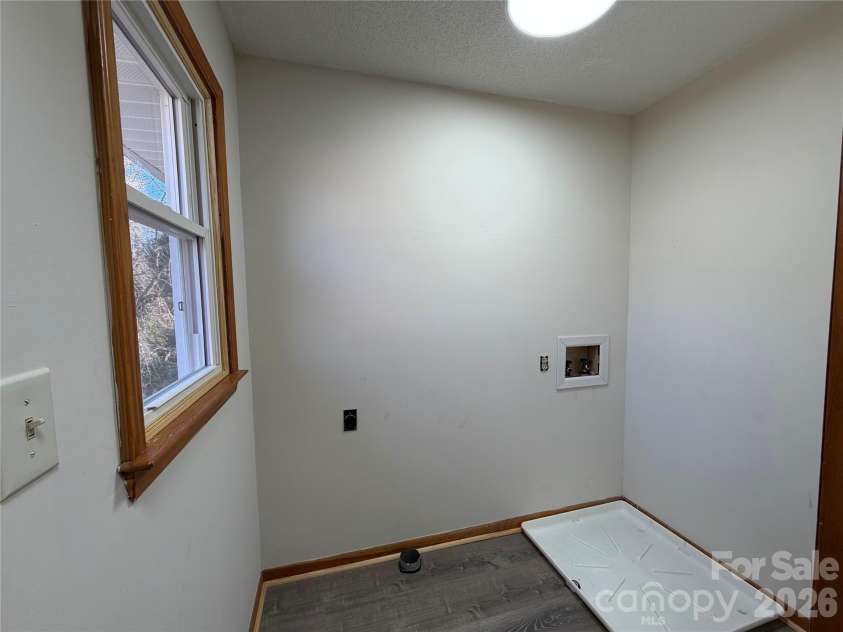 424 Holland Drive, Statesville, NC 28677.  MLS# CAR4335515, YatesRealty ID 838. Laudry Room 