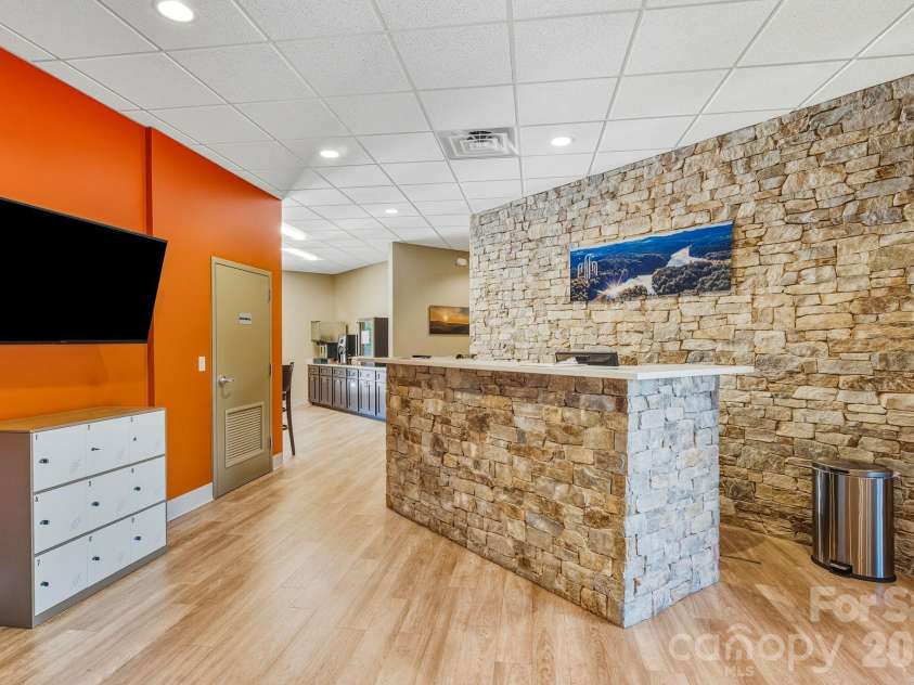 16 Uloque Court, Brevard, NC 28712.  MLS# CAR4364587, YatesRealty ID 8380. 