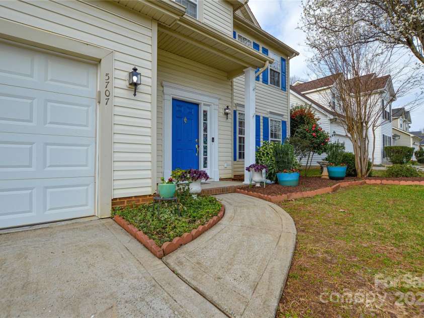 5707 Brandy Ridge Lane, Charlotte, NC 28269.  MLS# CAR4220249, YatesRealty ID 8381. 