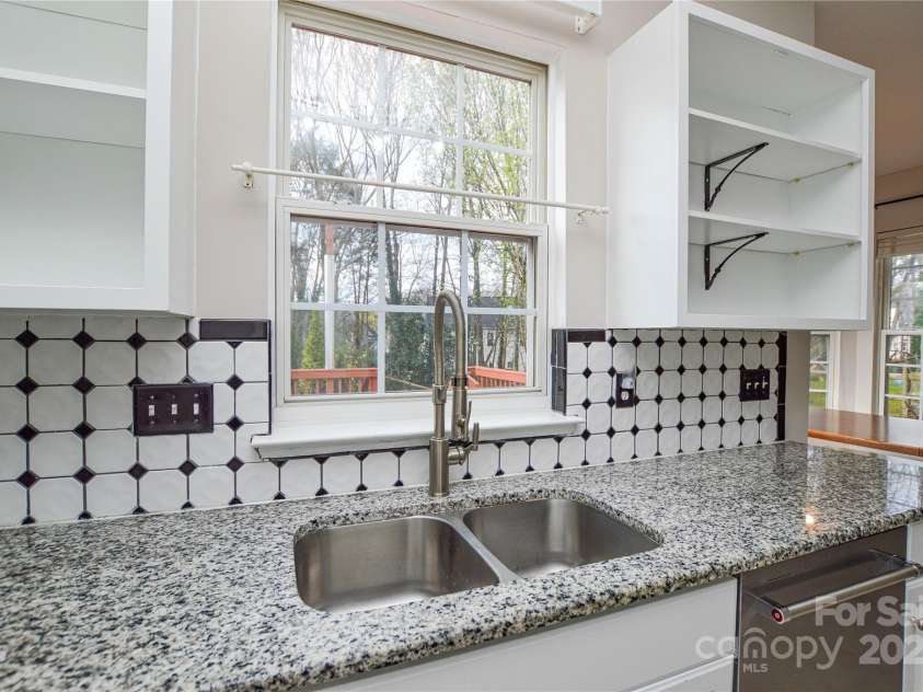 5707 Brandy Ridge Lane, Charlotte, NC 28269.  MLS# CAR4220249, YatesRealty ID 8381. 