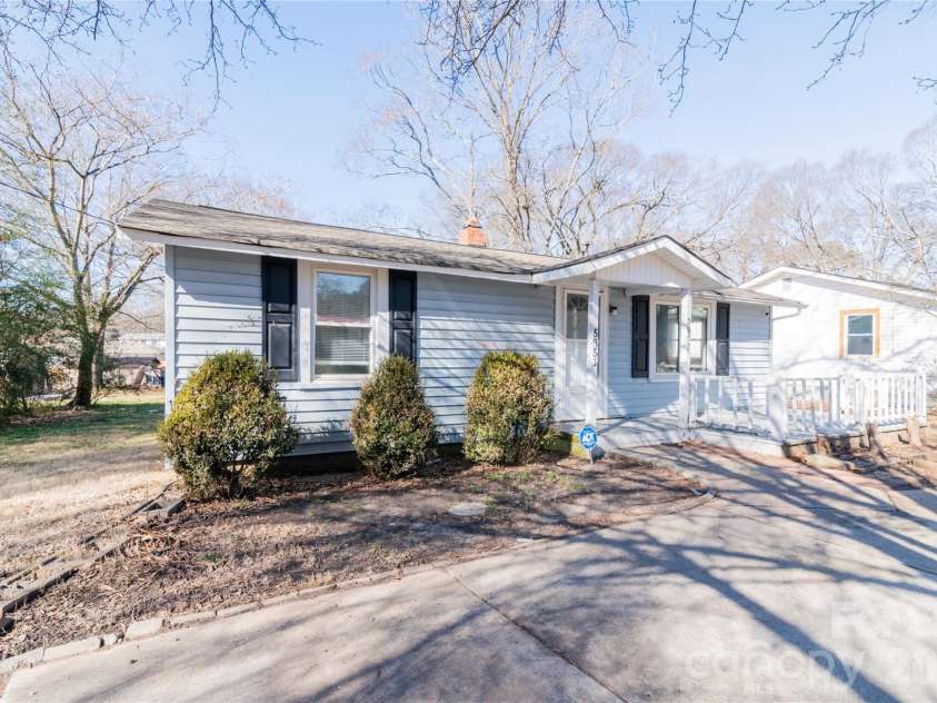 5953 Yale Avenue, Kannapolis, NC 28081.  MLS# CAR4365526, YatesRealty ID 8383. 