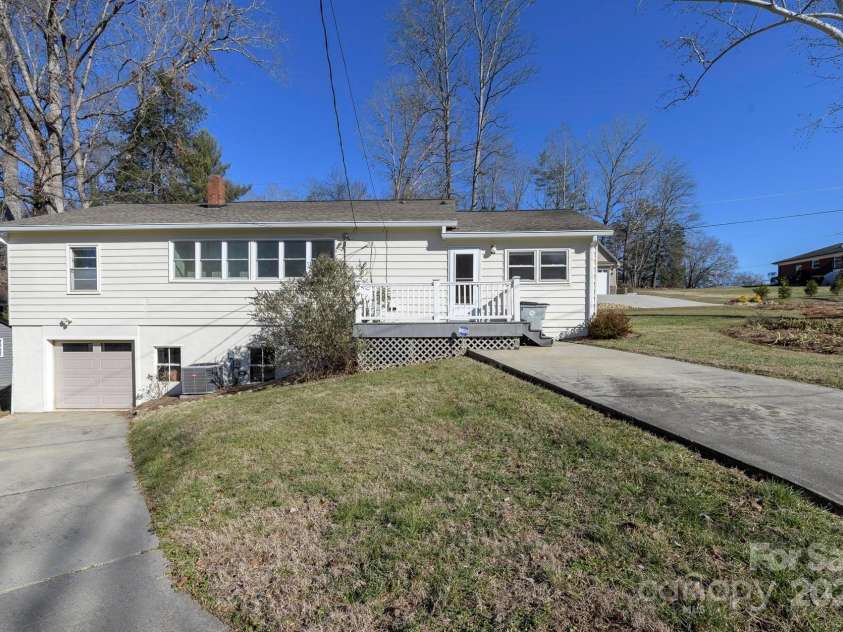411 Tywood Street, Lenoir, NC 28645.  MLS# CAR4213796, YatesRealty ID 8386. 