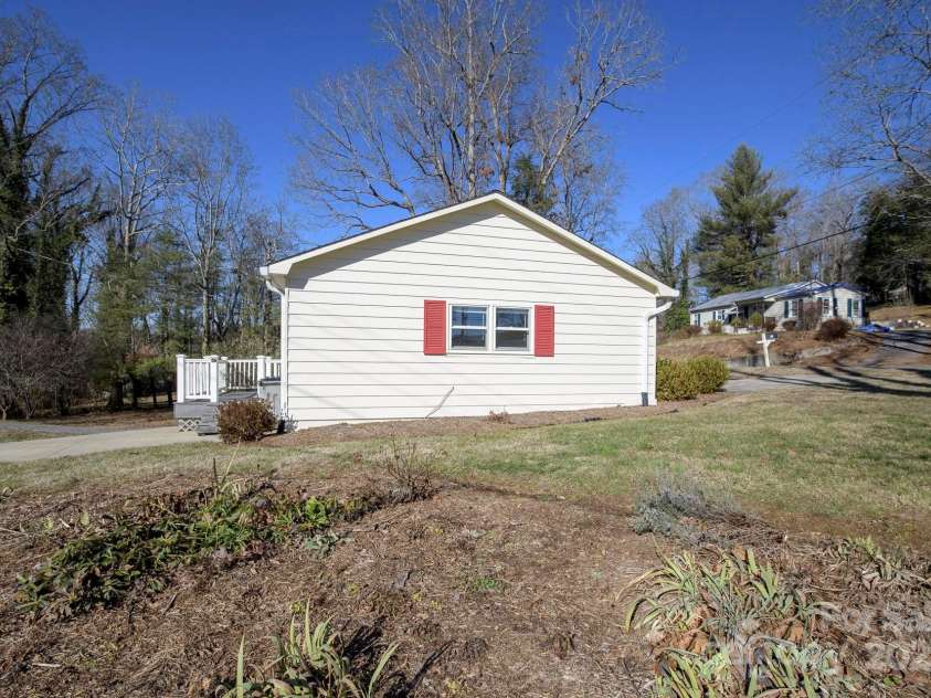 411 Tywood Street, Lenoir, NC 28645.  MLS# CAR4213796, YatesRealty ID 8386. 