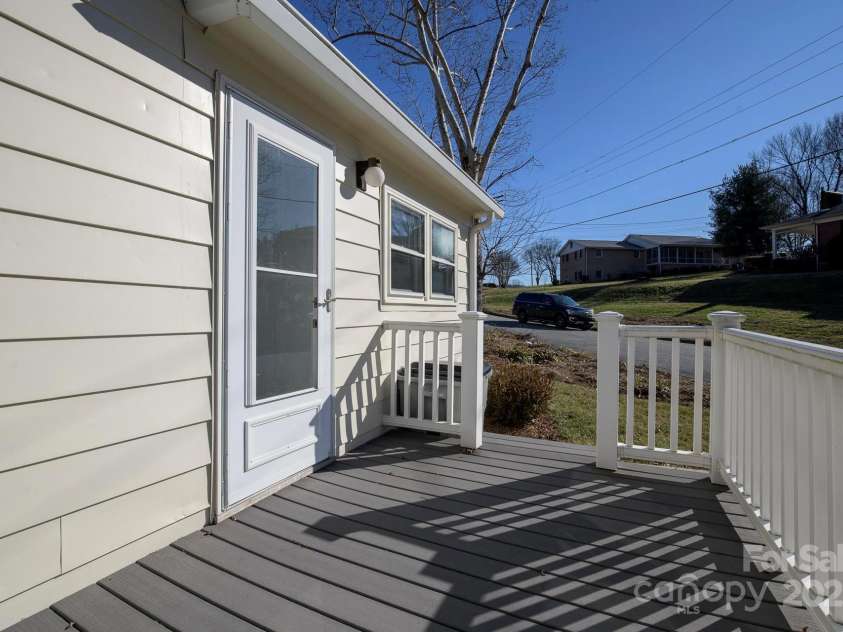 411 Tywood Street, Lenoir, NC 28645.  MLS# CAR4213796, YatesRealty ID 8386. 