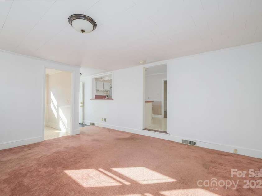 411 Tywood Street, Lenoir, NC 28645.  MLS# CAR4213796, YatesRealty ID 8386. 