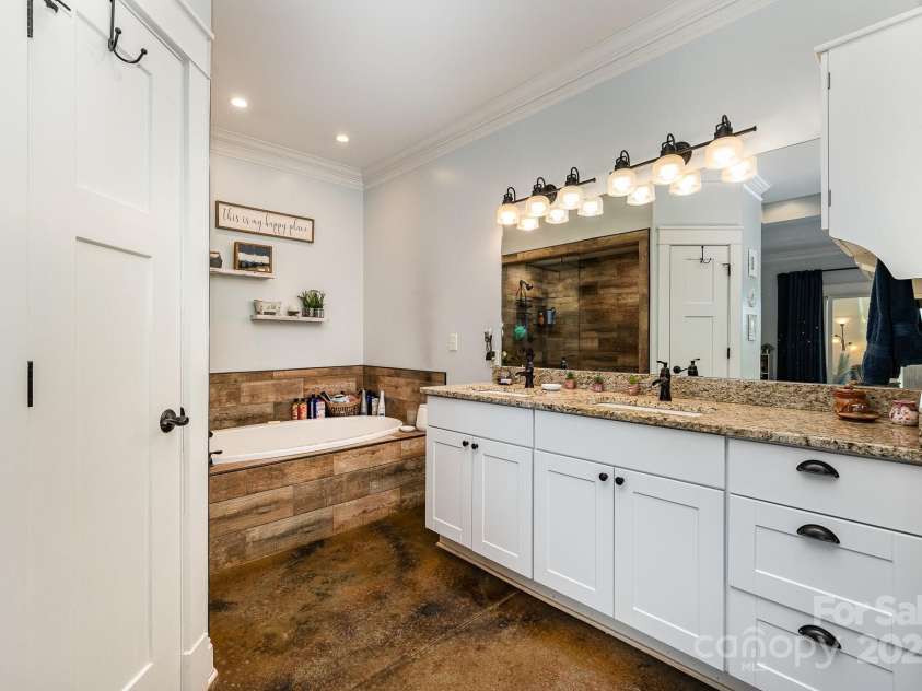 223 Scottish Drive, Mooresville, NC 28115.  MLS# CAR4226876, YatesRealty ID 8387. 