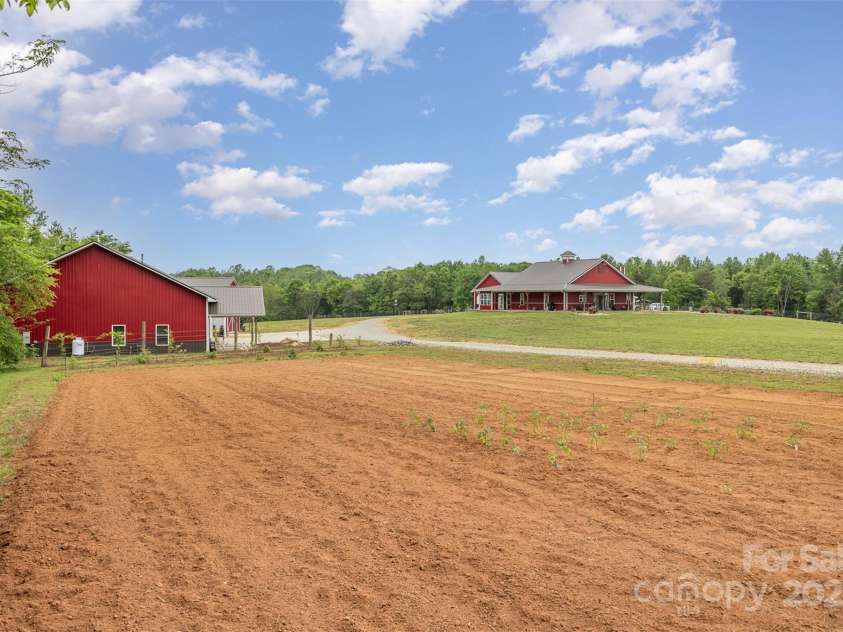 223 Scottish Drive, Mooresville, NC 28115.  MLS# CAR4226876, YatesRealty ID 8387. 