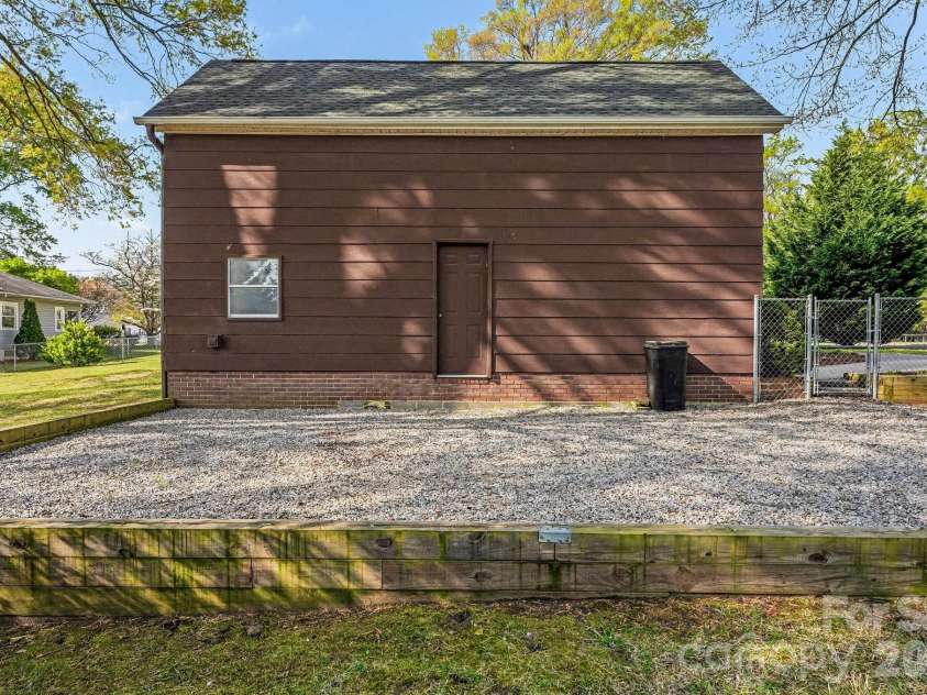 614 Ridge Avenue, Landis, NC 28088.  MLS# CAR4361895, YatesRealty ID 8388. 