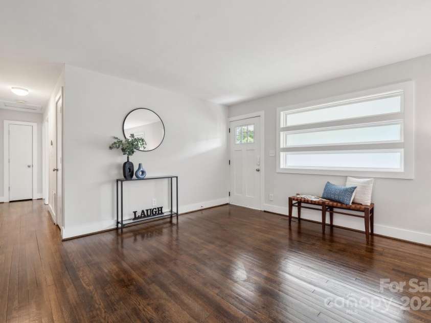 3725 Dunwoody Drive, Charlotte, NC 28215.  MLS# CAR4245588, YatesRealty ID 8389. Inviting entry way