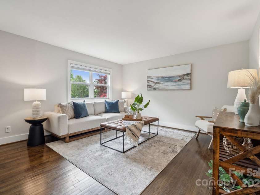 3725 Dunwoody Drive, Charlotte, NC 28215.  MLS# CAR4245588, YatesRealty ID 8389. Spacious living room