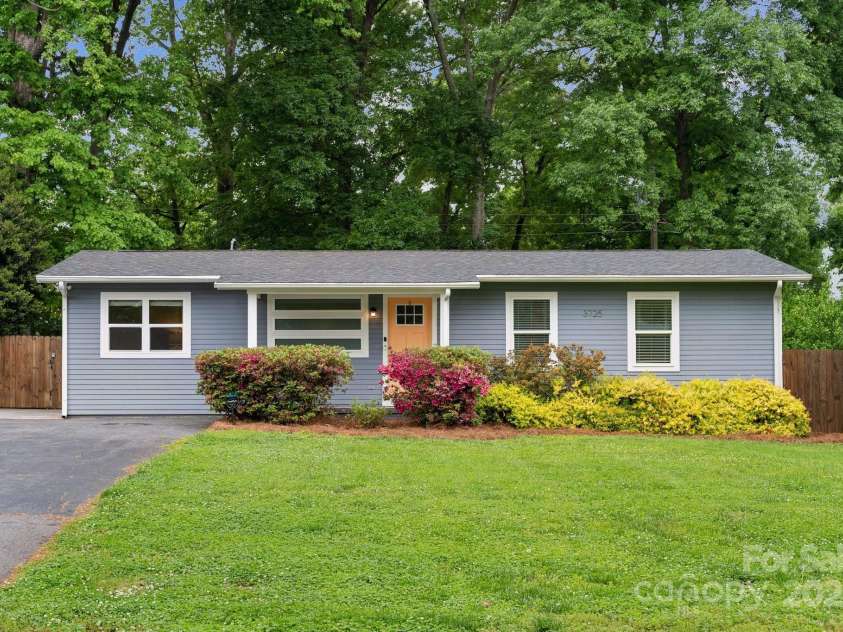 3725 Dunwoody Drive, Charlotte, NC 28215.  MLS# CAR4245588, YatesRealty ID 8389. Welcome home!