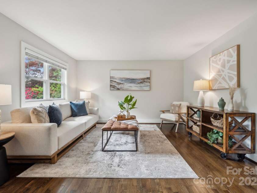 3725 Dunwoody Drive, Charlotte, NC 28215.  MLS# CAR4245588, YatesRealty ID 8389. You'll immediately notice the gleaming original hardwood floors & natural light that fills this open, spacious family room.