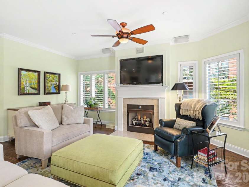 401 Church Street, Charlotte, NC 28202.  MLS# CAR4367381, YatesRealty ID 8389. 