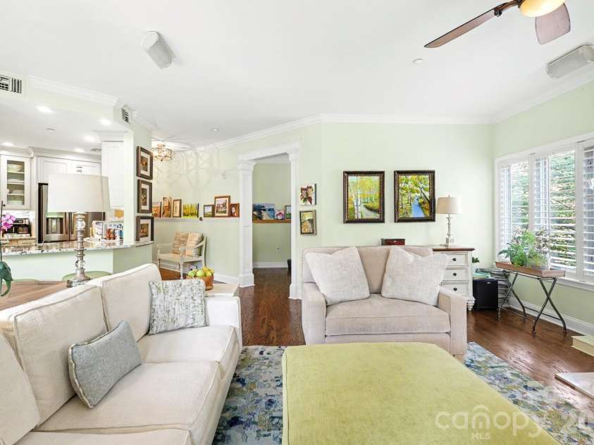 401 Church Street, Charlotte, NC 28202.  MLS# CAR4367381, YatesRealty ID 8389. 