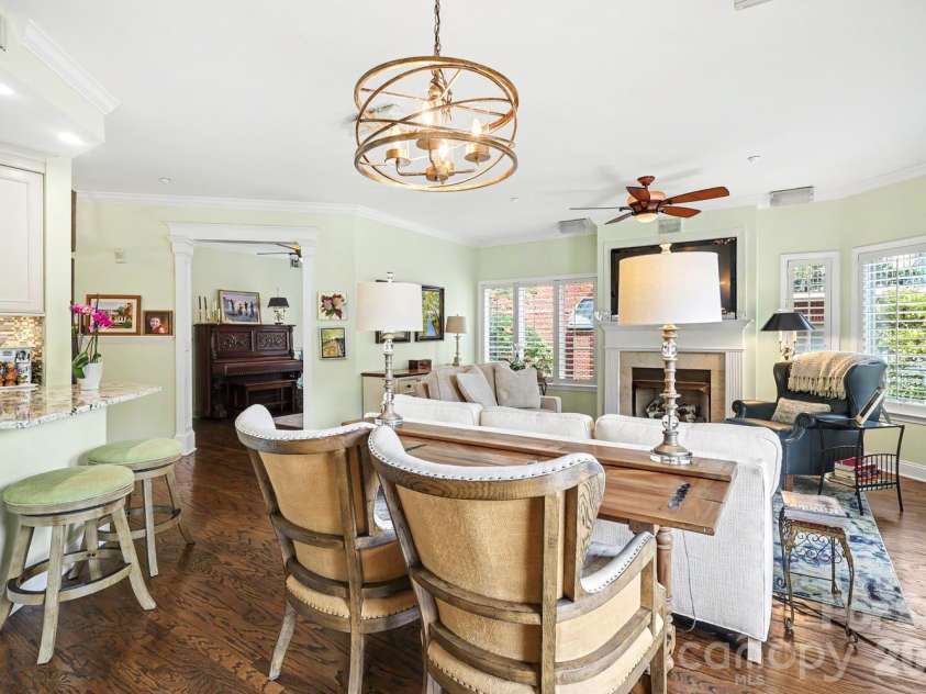 401 Church Street, Charlotte, NC 28202.  MLS# CAR4367381, YatesRealty ID 8389. 