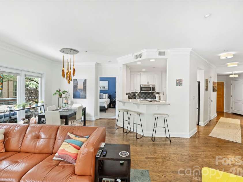 401 Church Street, Charlotte, NC 28202.  MLS# CAR4379020, YatesRealty ID 8389. 
