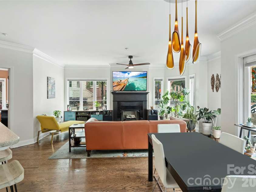401 Church Street, Charlotte, NC 28202.  MLS# CAR4379020, YatesRealty ID 8389. 